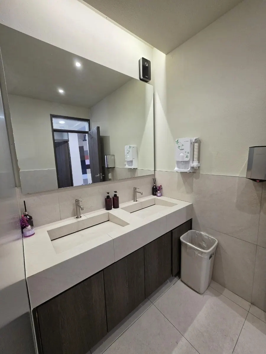 Manpo Garden's clean, well-maintained restroom