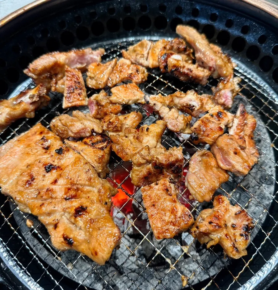 다 구워진 한돈수제갈비 클로즈업
