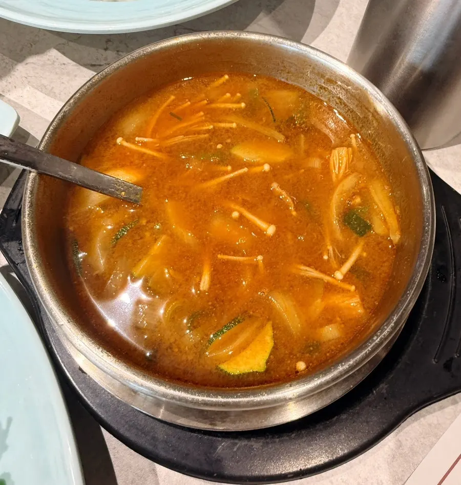 추가 주문한 육전 접시