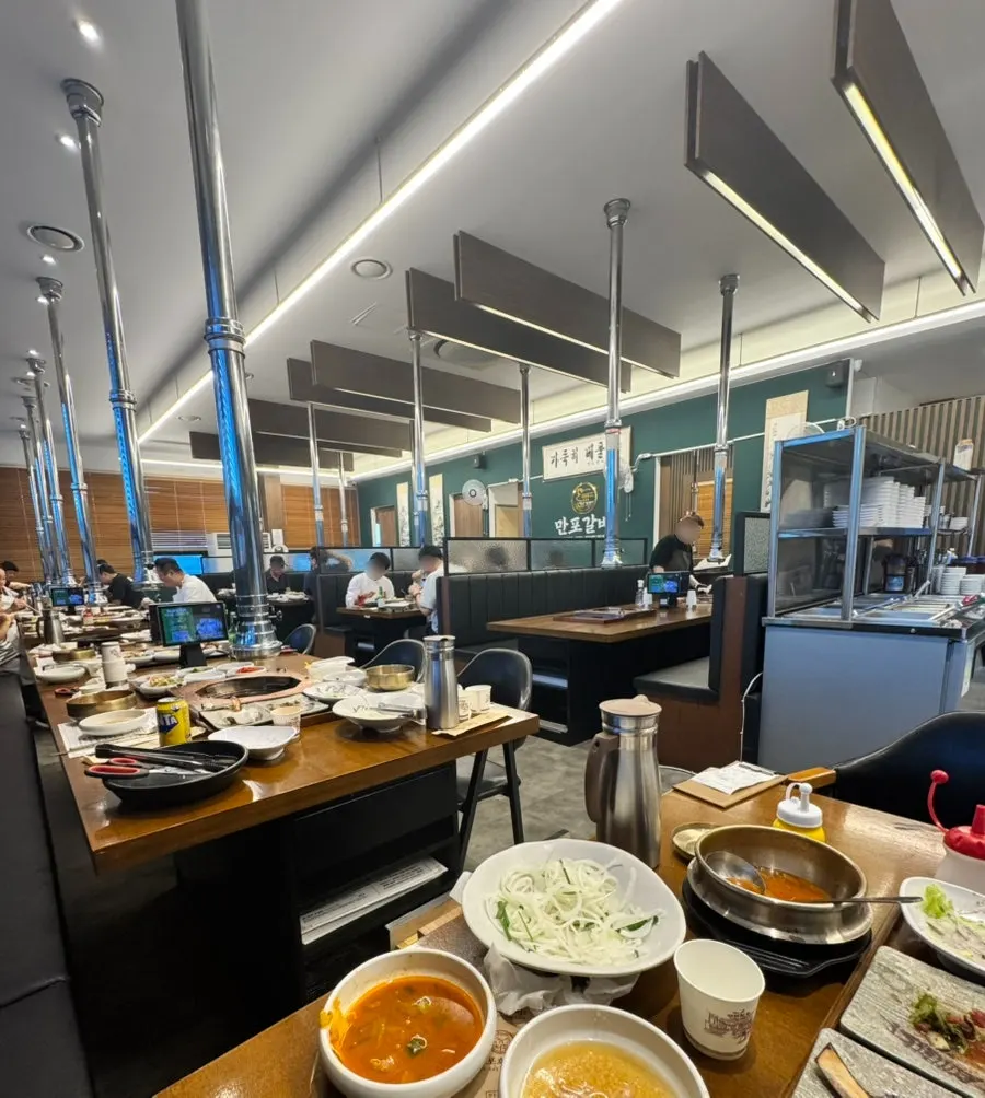 Spacious second-floor area at Manpo Garden