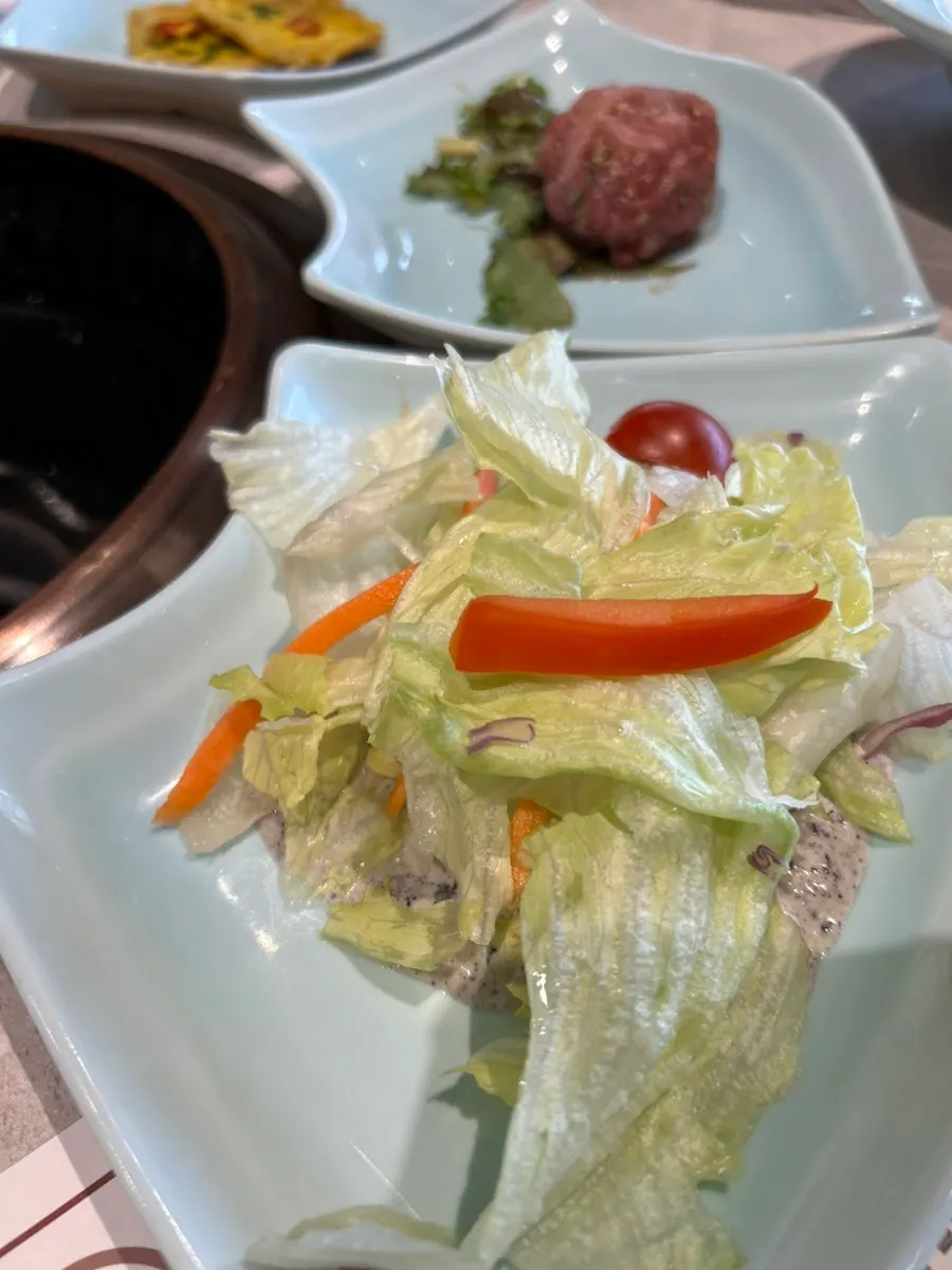 Lettuce salad and side salad