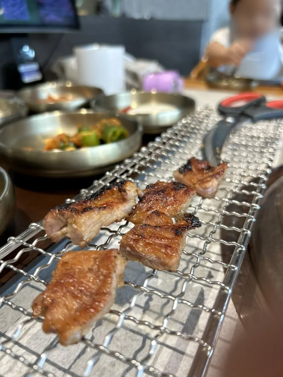 Marinated galbi placed on the charcoal grill