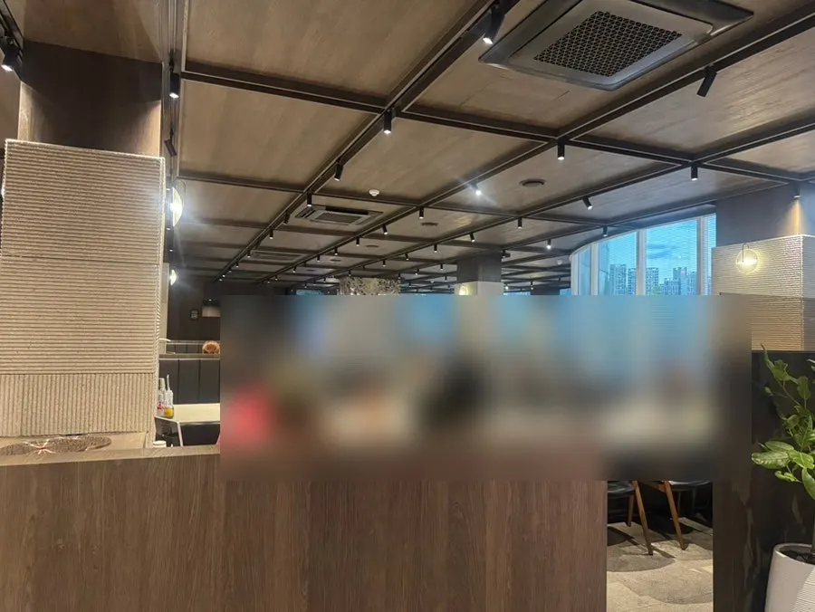 만포가든 넓은 홀 내부