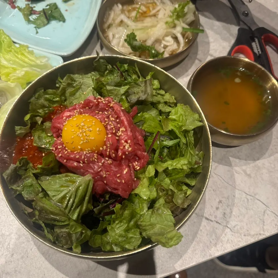 잘 구워진 만포가든 돼지갈비