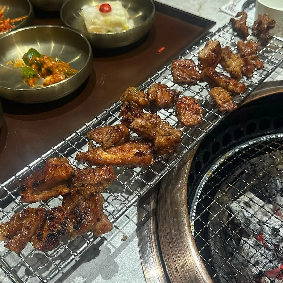 우삼겹과 야채가 듬뿍 든 만포가든 된장찌개