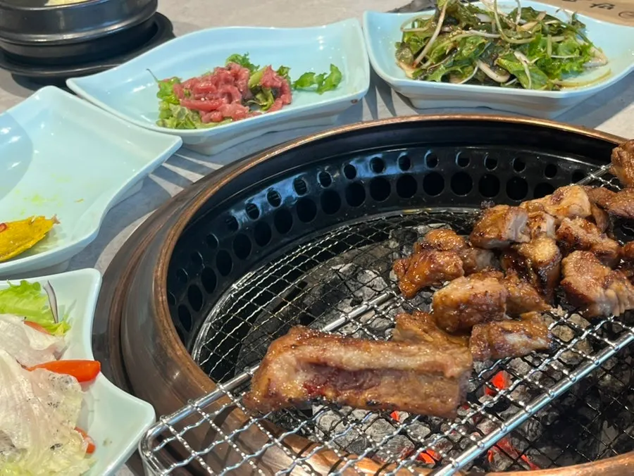 기름진 양념 돼지갈비 클로즈업