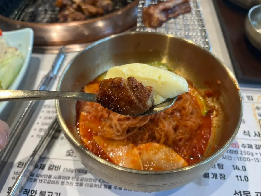 자가제면 비빔냉면과 갈비 조합