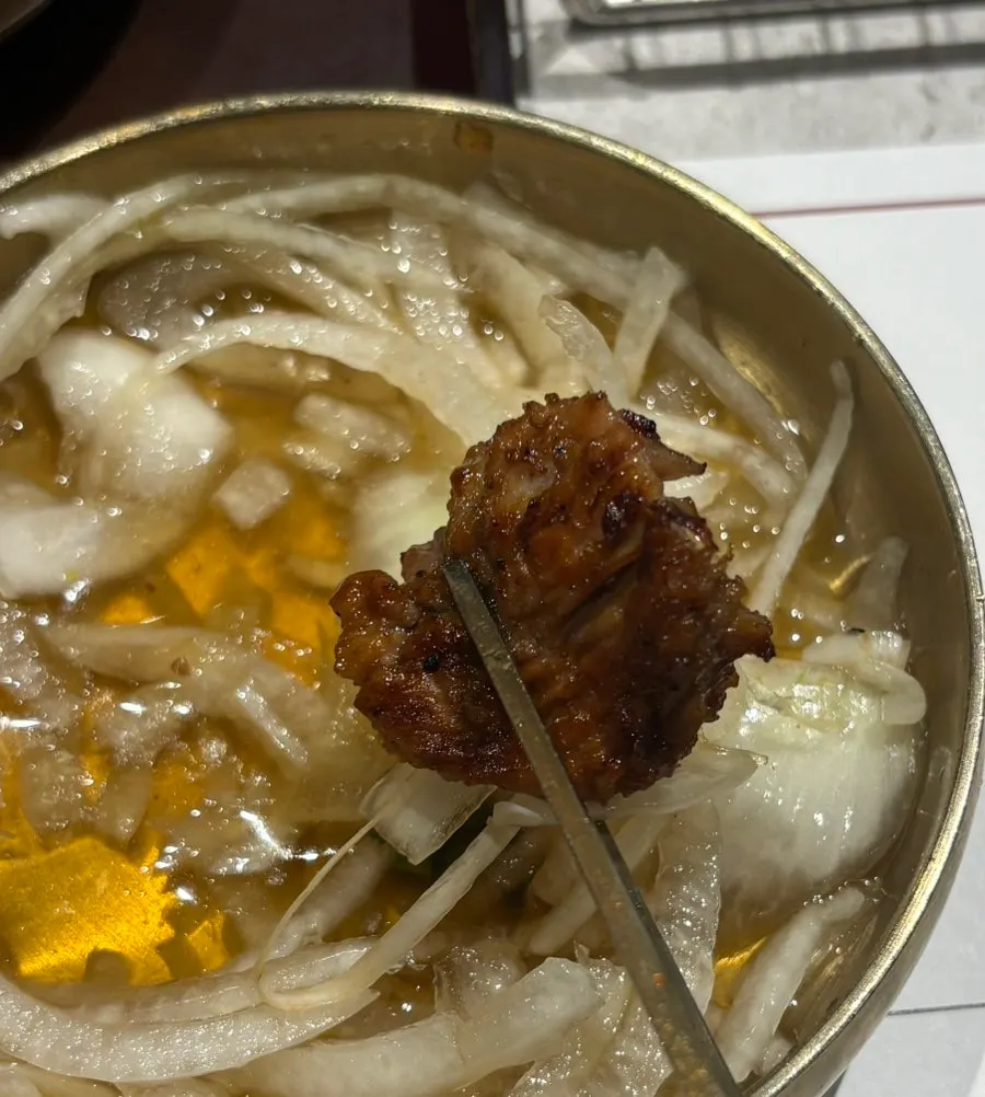 차돌이 들어간 된장찌개와 구이 한 상