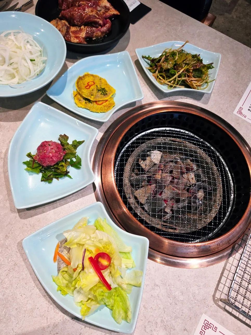 서비스로 나온 육회 반찬