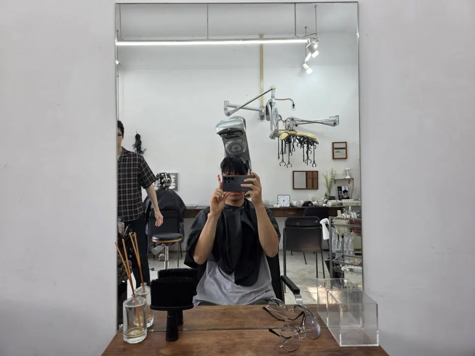 The cut and down perm service in progress