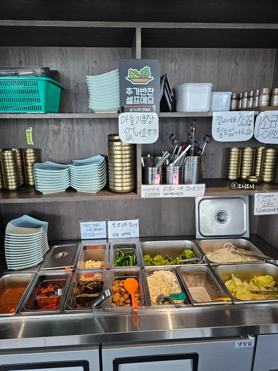 Self-serve side dish bar at Manpo Garden