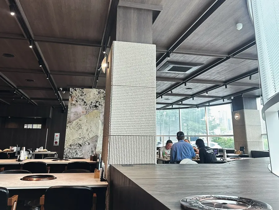 Spacious, neatly arranged interior hall of Manpo Garden
