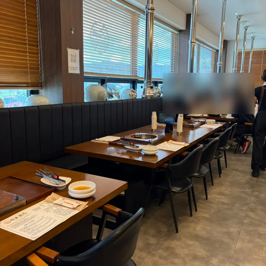 Neatly arranged 2nd-floor dining hall