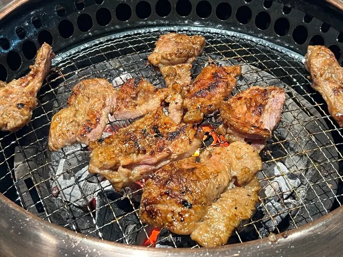 숯불에 굽는 한돈 수제갈비