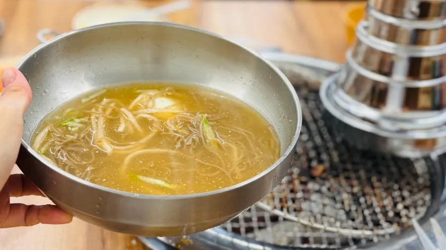 잣육수 물막국수 한 젓가락