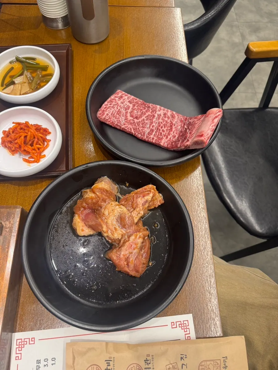 Table set with the ordered ribs