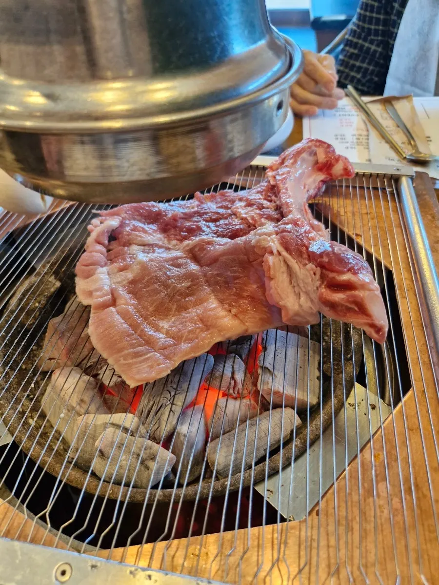 뼈가 붙은 한돈 생갈비