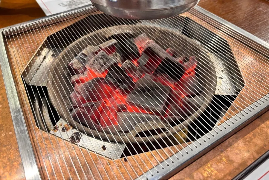 주문한 생갈비 2인분과 수제갈비 1인분 상차림