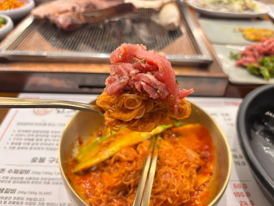 고기 주문 시 제공되는 무료 냉면