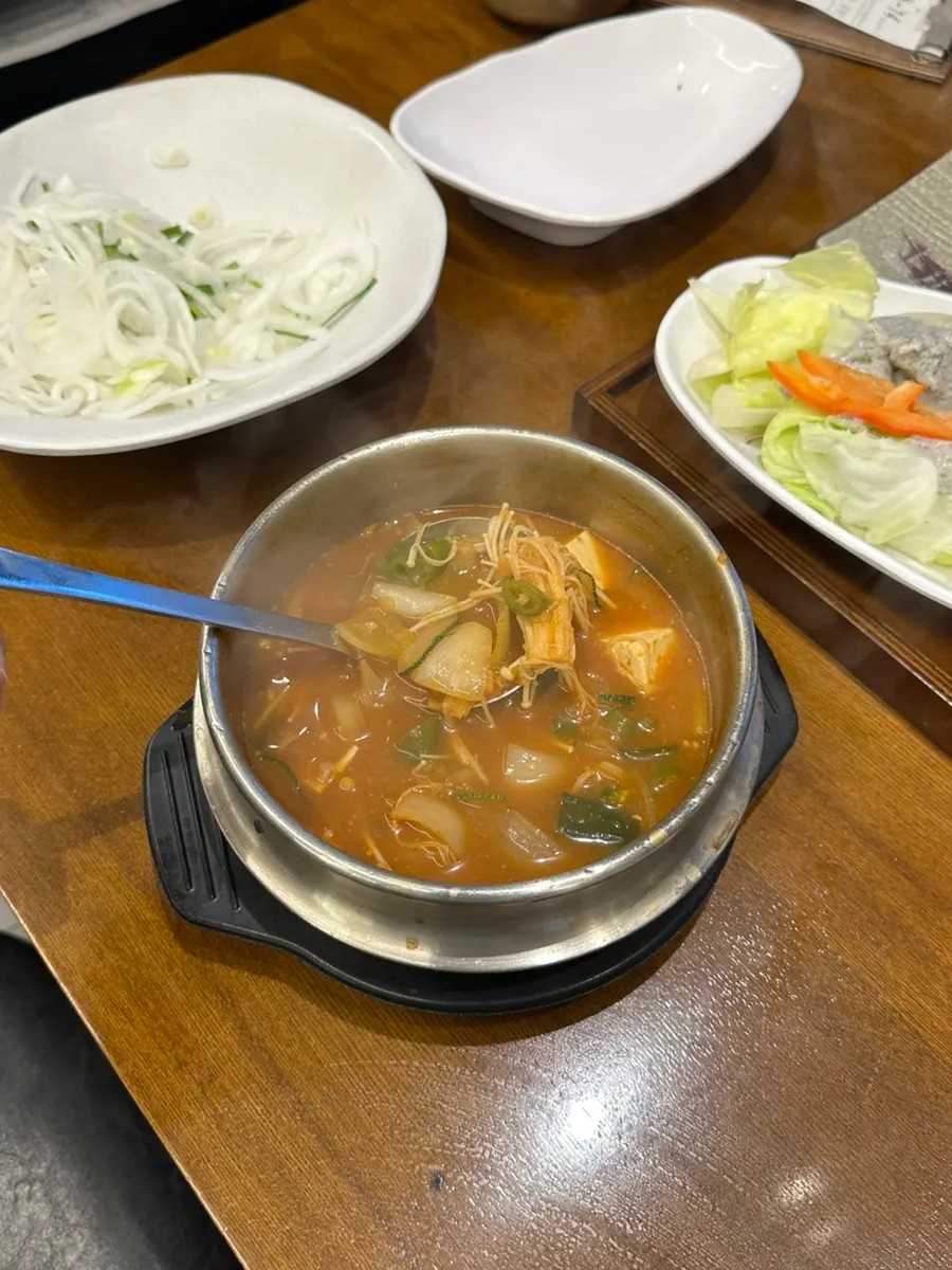 불판 위에서 졸아드는 갈비 양념