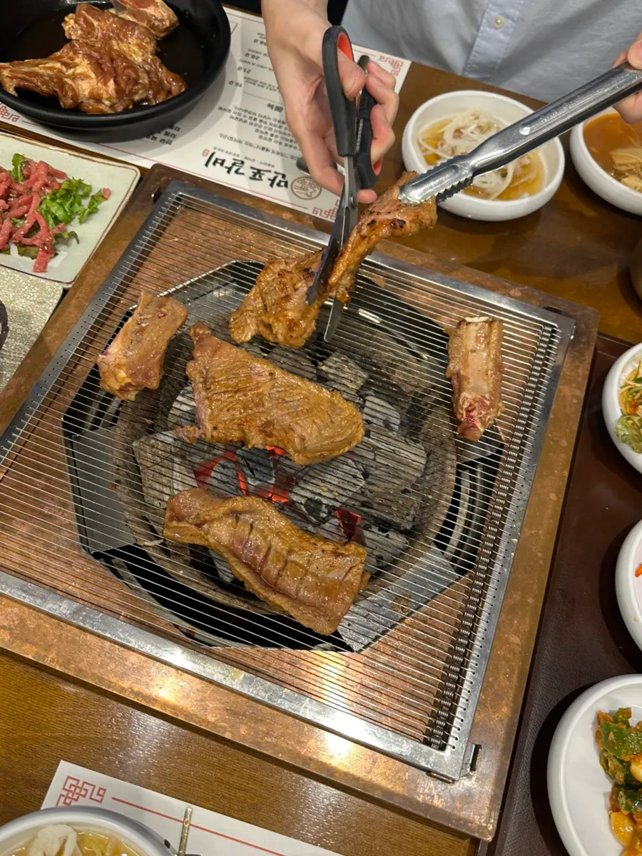 추가 주문한 된장찌개와 밥