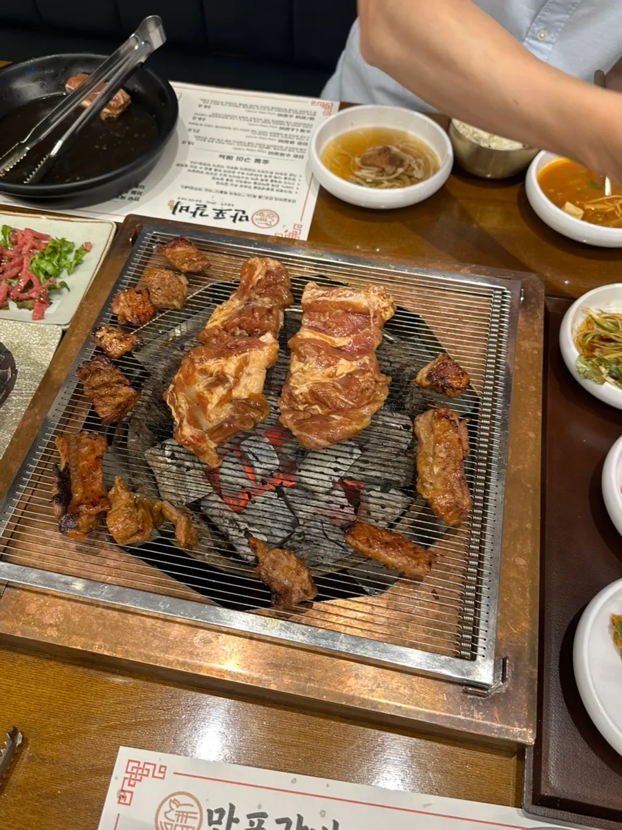 부드러운 식감의 양념갈비 단면