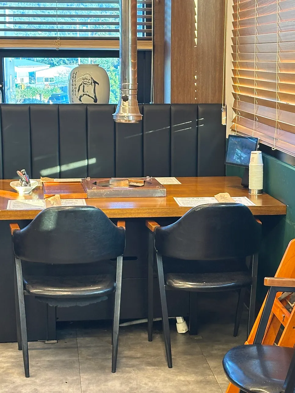 Spacious hall seating at Manpo Galbi Yangju Main Branch