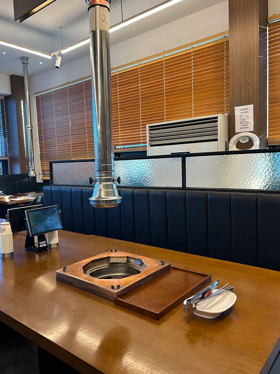 Interior space with a private room at Manpo Galbi