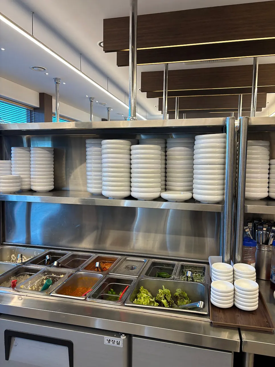 Self-bar for refilling side dishes