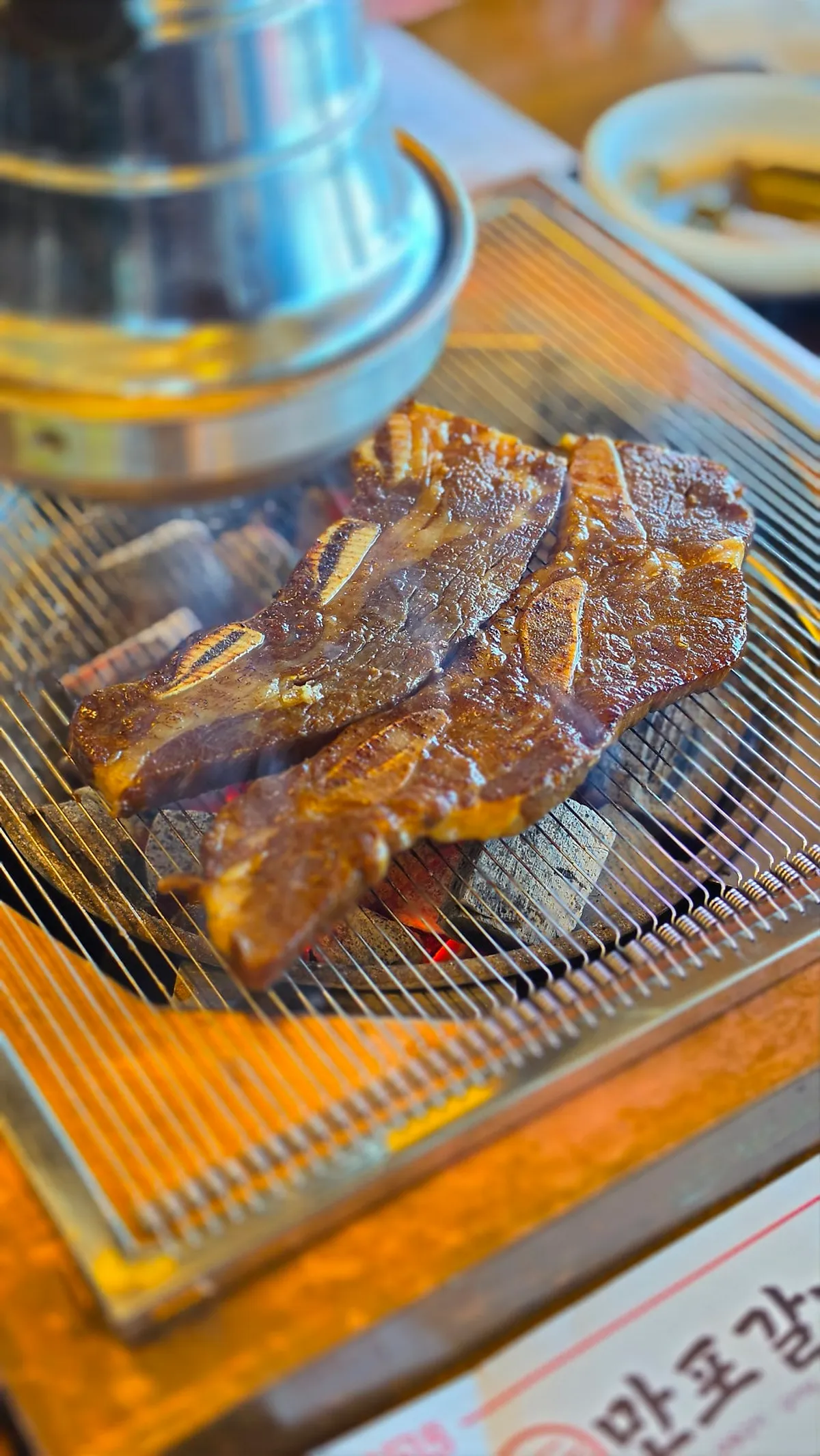 노릇하게 구워지는 수제LA갈비