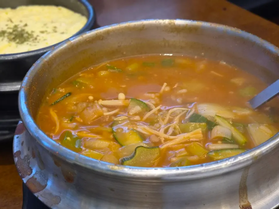 Hanwoo yukhoe bibimbap at Manpo Galbi