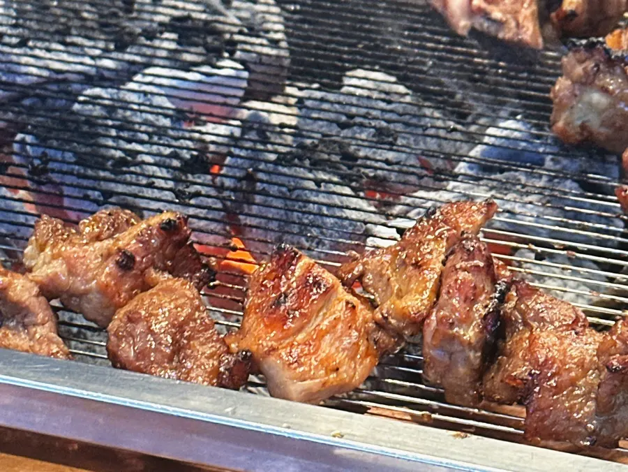 Pork galbi eaten together with rice