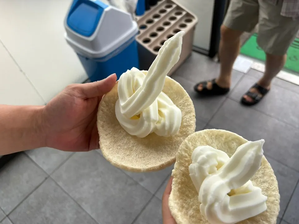 Bbeong ice cream piped into an unusual shape