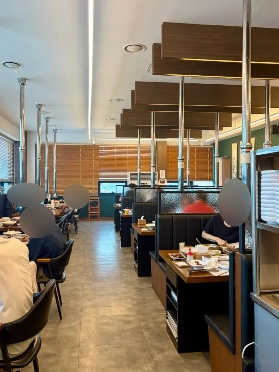 1st floor dining hall seating at Manpo Galbi Yangju Main Branch