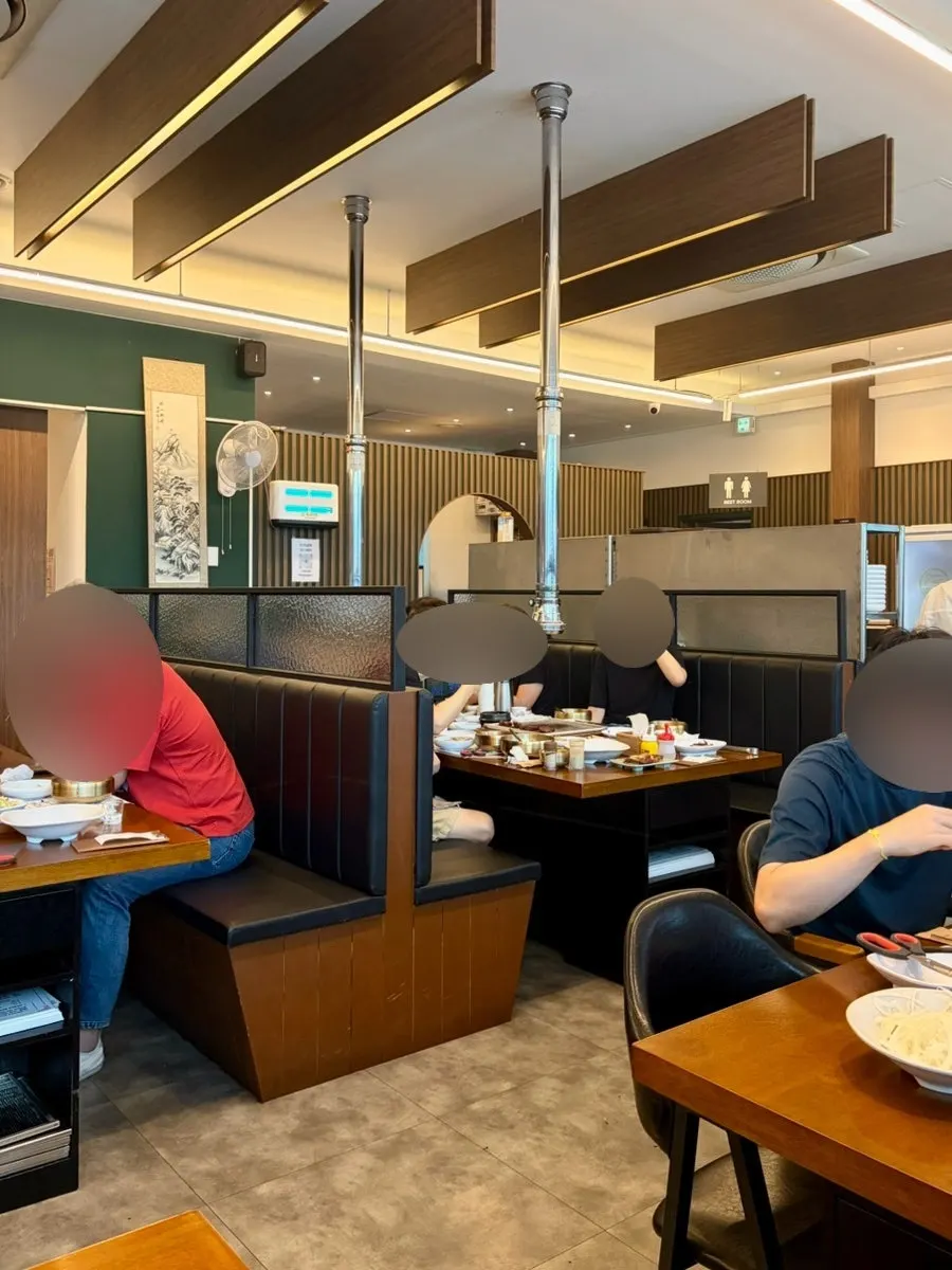 View of the spacious interior tables at Manpo Galbi