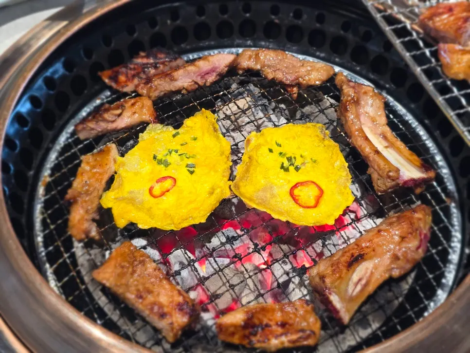 Galbi served with side dishes