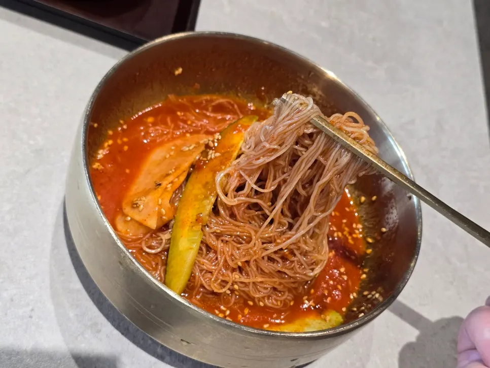 Manpo Garden's handmade bibim naengmyeon