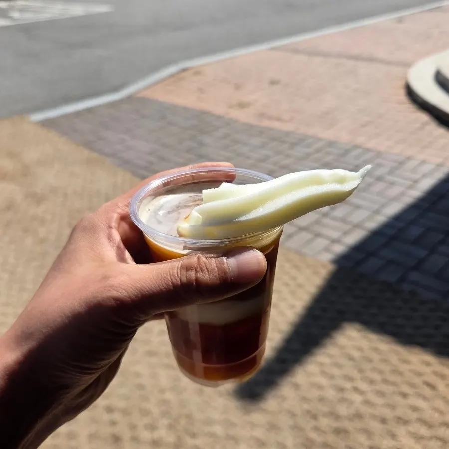 뻥튀기 위에 올린 아이스크림
