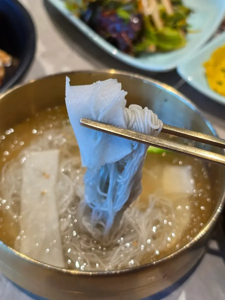 직접 뽑은 면의 물냉면