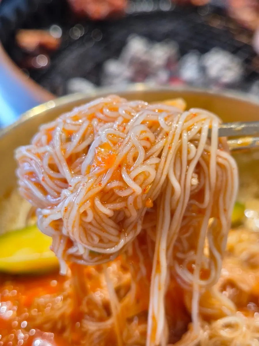 비빔냉면 세로 사진