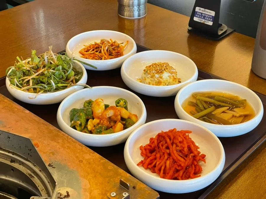 Rib side dishes served in bowls