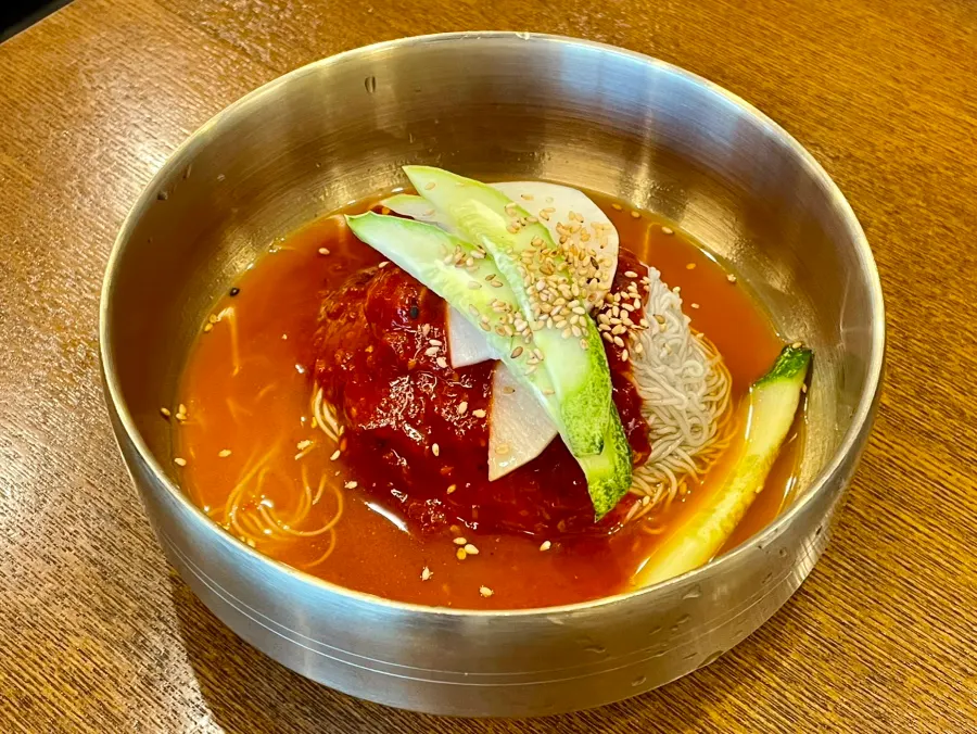 Fine, chewy Hamheung mul-naengmyeon