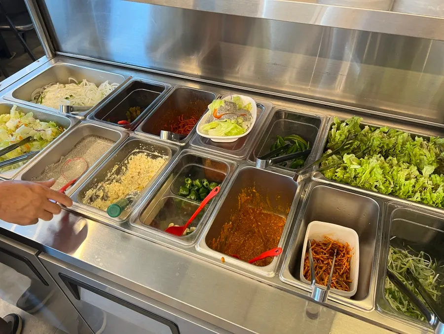 มุมเซลฟ์บาร์ของร้าน Manpo Galbi
