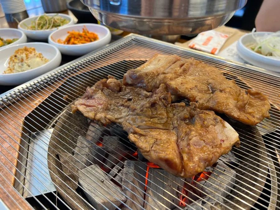 ยางนยอมทเวจกาลบี้บนเตาย่าง