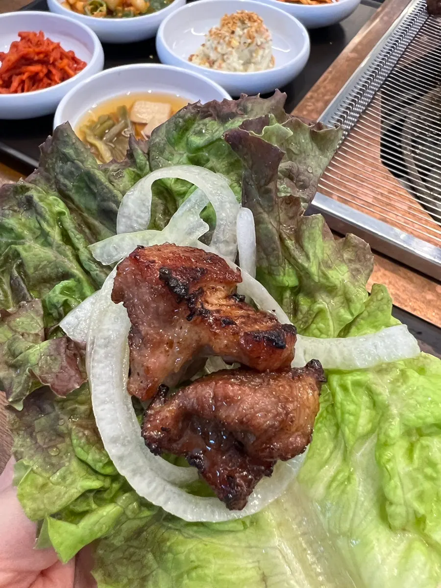 ชิ้นกาลบี้หมักที่สุกพร้อมกิน