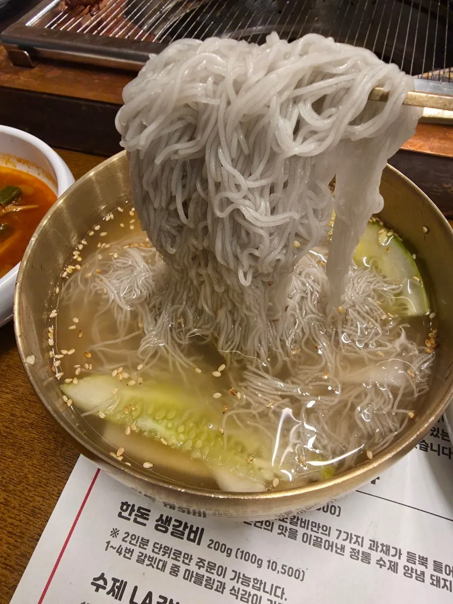 Hamheung naengmyeon provided with a meat order