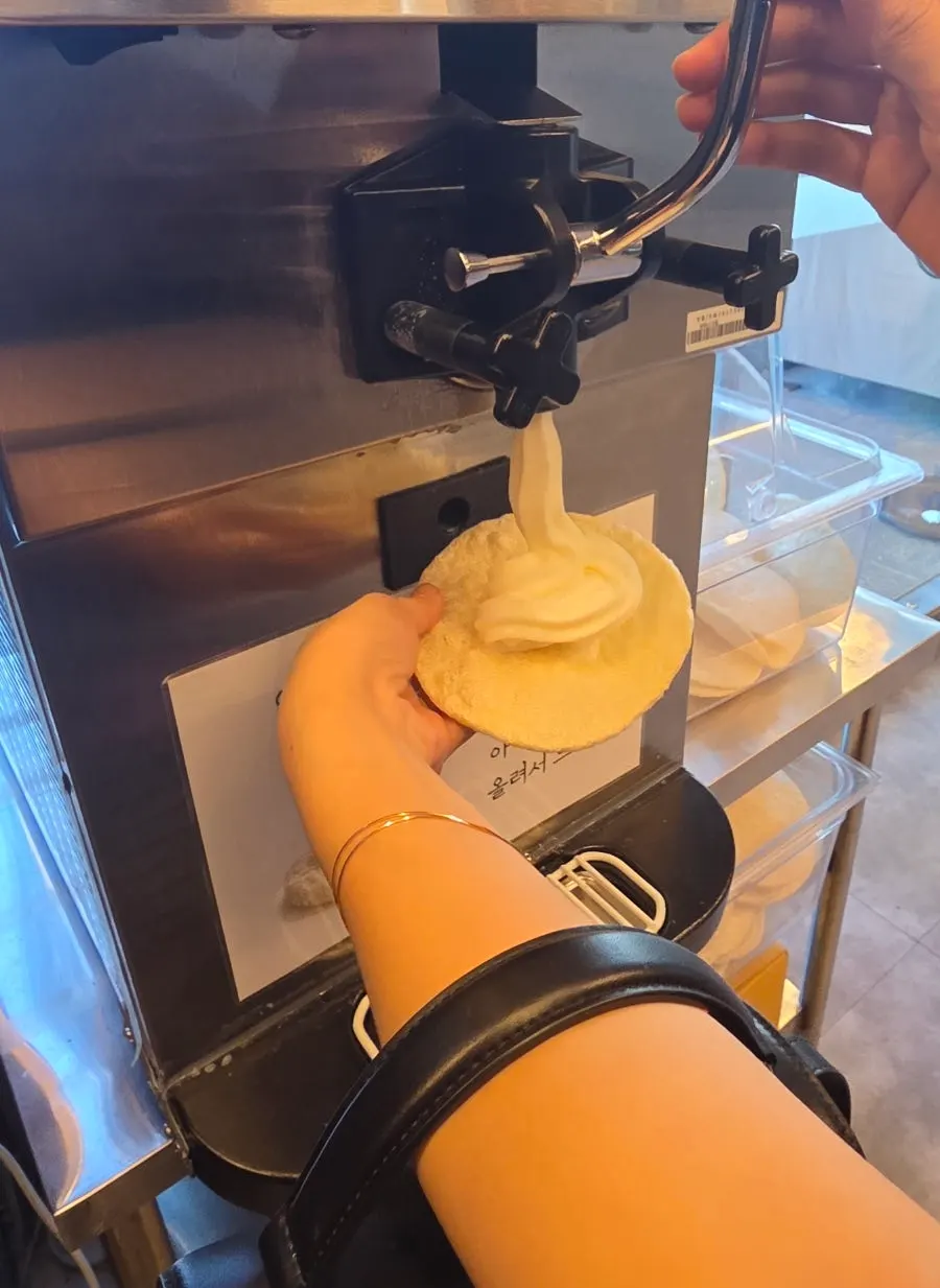 Puffed-rice ice cream machine at the entrance