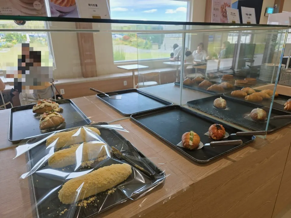 Sign showing Moonbird's bingsu and cake menu