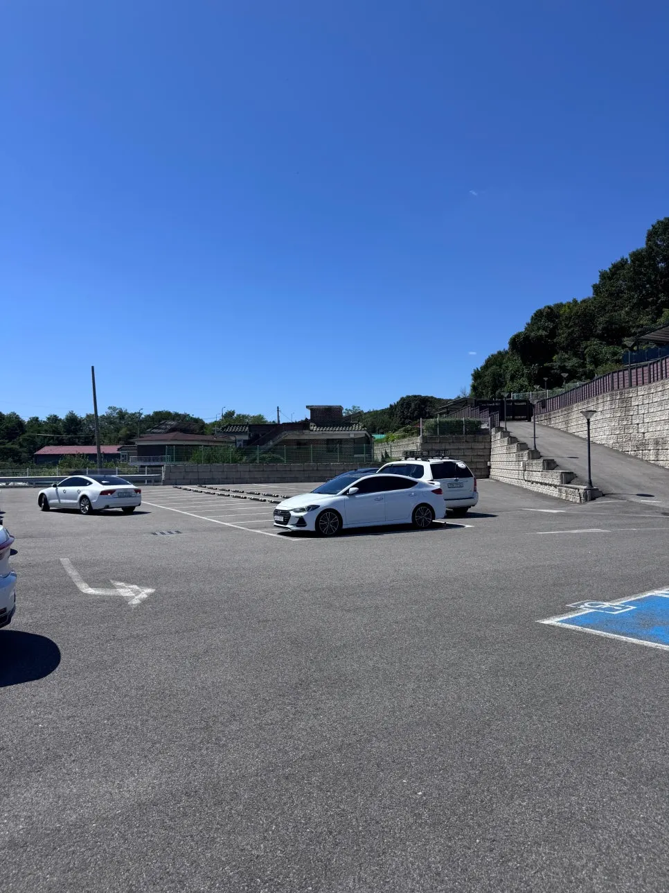 The area around Moonbird, recommended for a drive-out visit