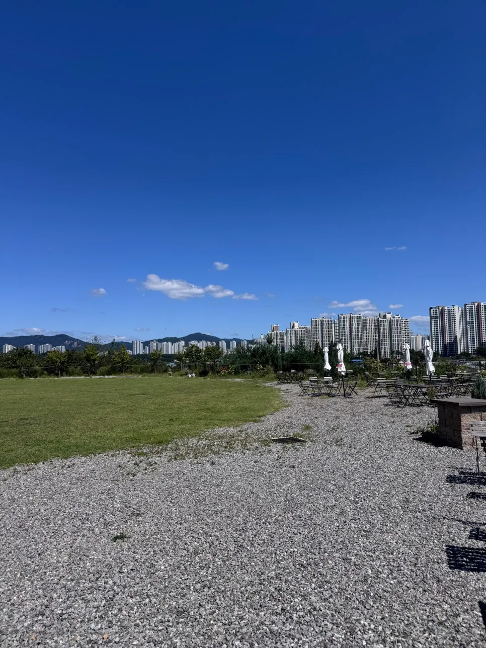 Moonbird with a spacious outdoor area